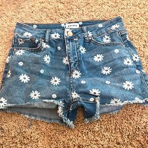 RSQ flower jean shorts!